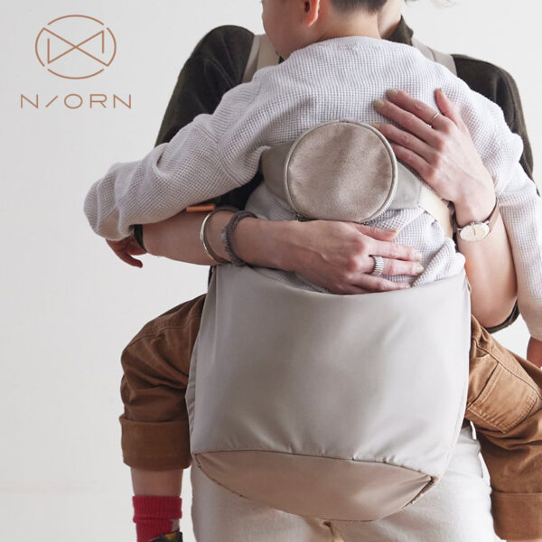 保護中: N/ORN Kids Supporter & Pouch-抱っこ時のお子さまの背中を守ることで背面落下を防ぎます