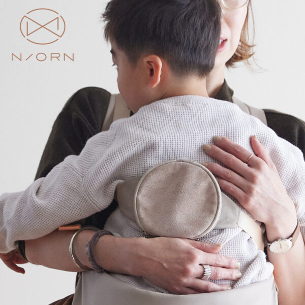保護中: N/ORN Kids Supporter & Pouch-抱っこ時のお子さまの背中を守ることで背面落下を防ぎます