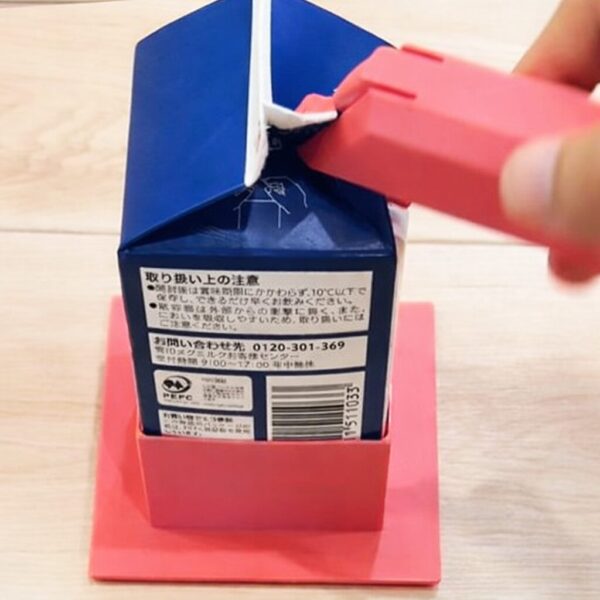 保護中: 片手で牛乳パックなど開けられる自助具