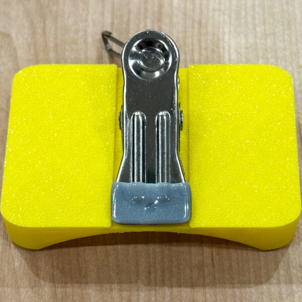 片手で“袖まくり”ができる自助具【携帯用】