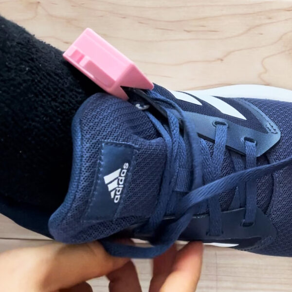 片手で靴紐を結べる自助具【これで外出先でも靴紐を結べる】